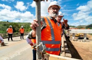 Ministro vistoria nova ponte do Jequitinhonha; obra de R$ 123 milhões entra em fase decisiva na BR-101